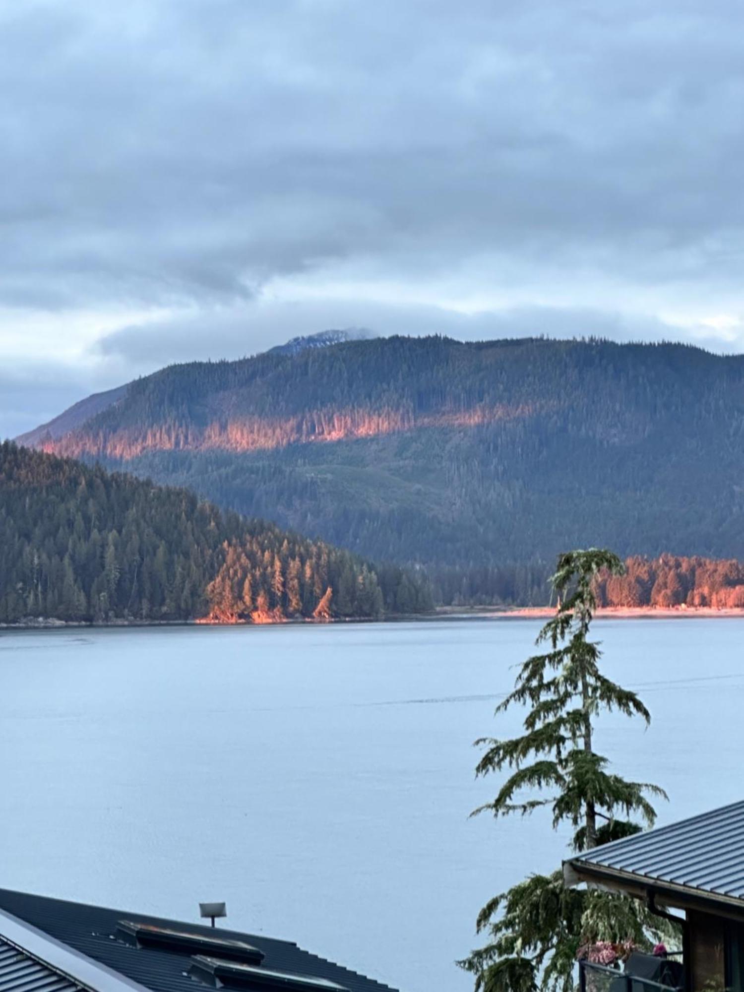 Bjørn Holm Villa Port Renfrew Eksteriør billede